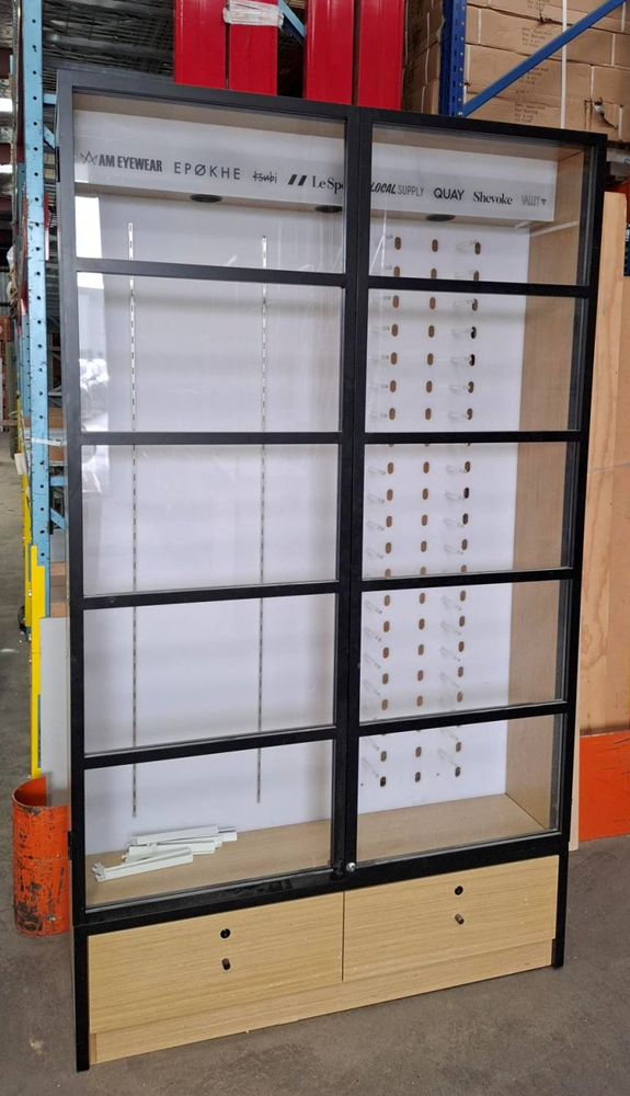 Glasses Display Cabinet - Use